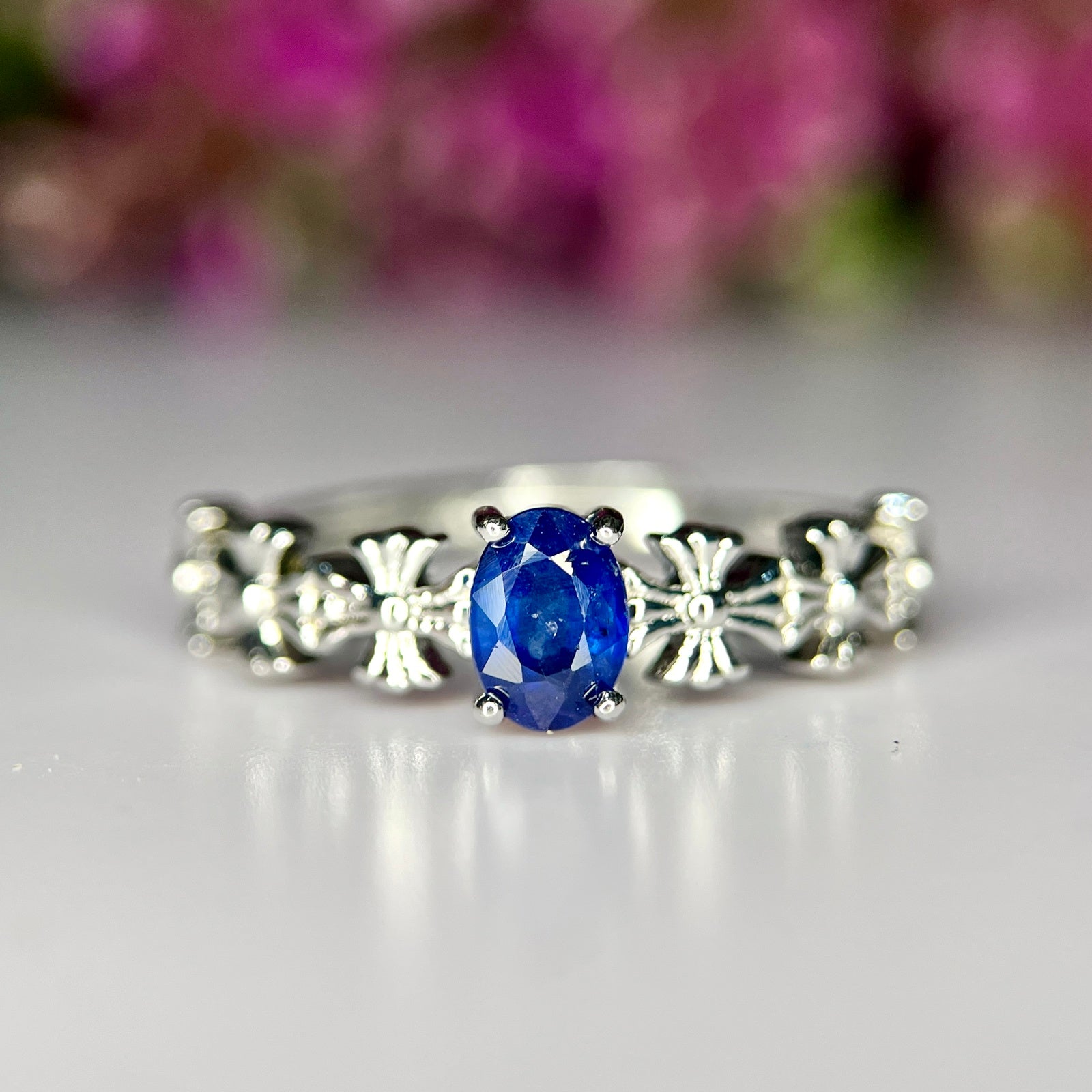 Bague d'Exception en Saphir Bleu Royal Naturel et Placage Rhodium