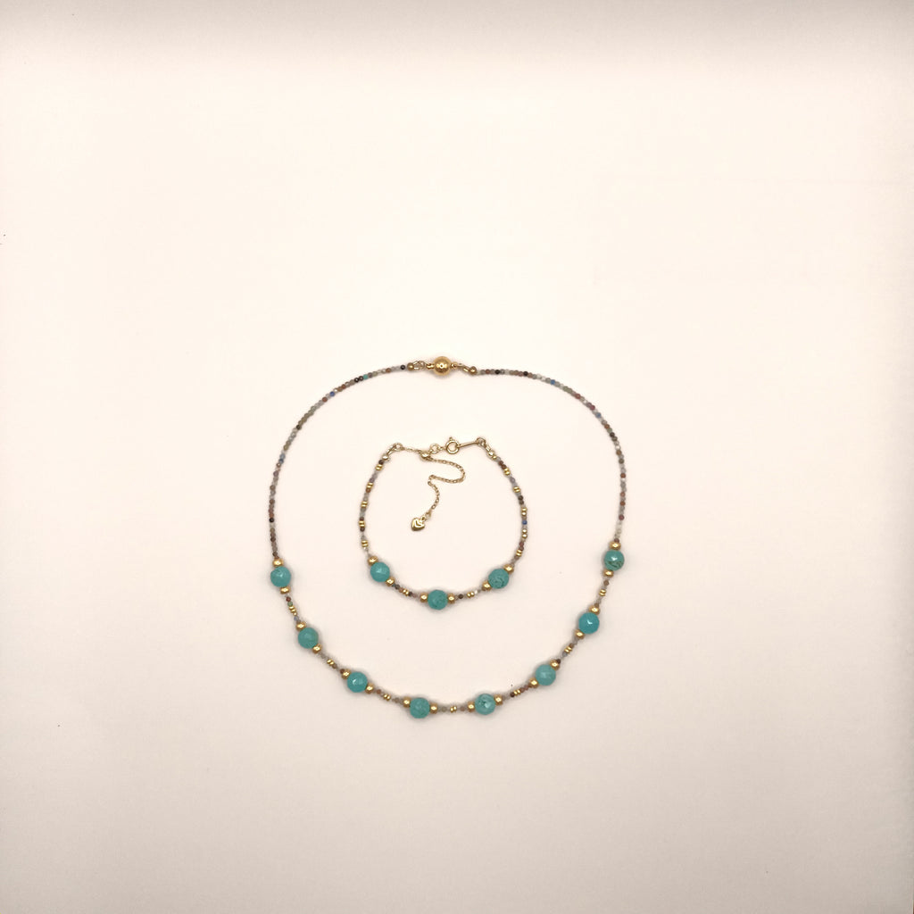Azure Radiance - Howlite Turquoise & Plaqué Or