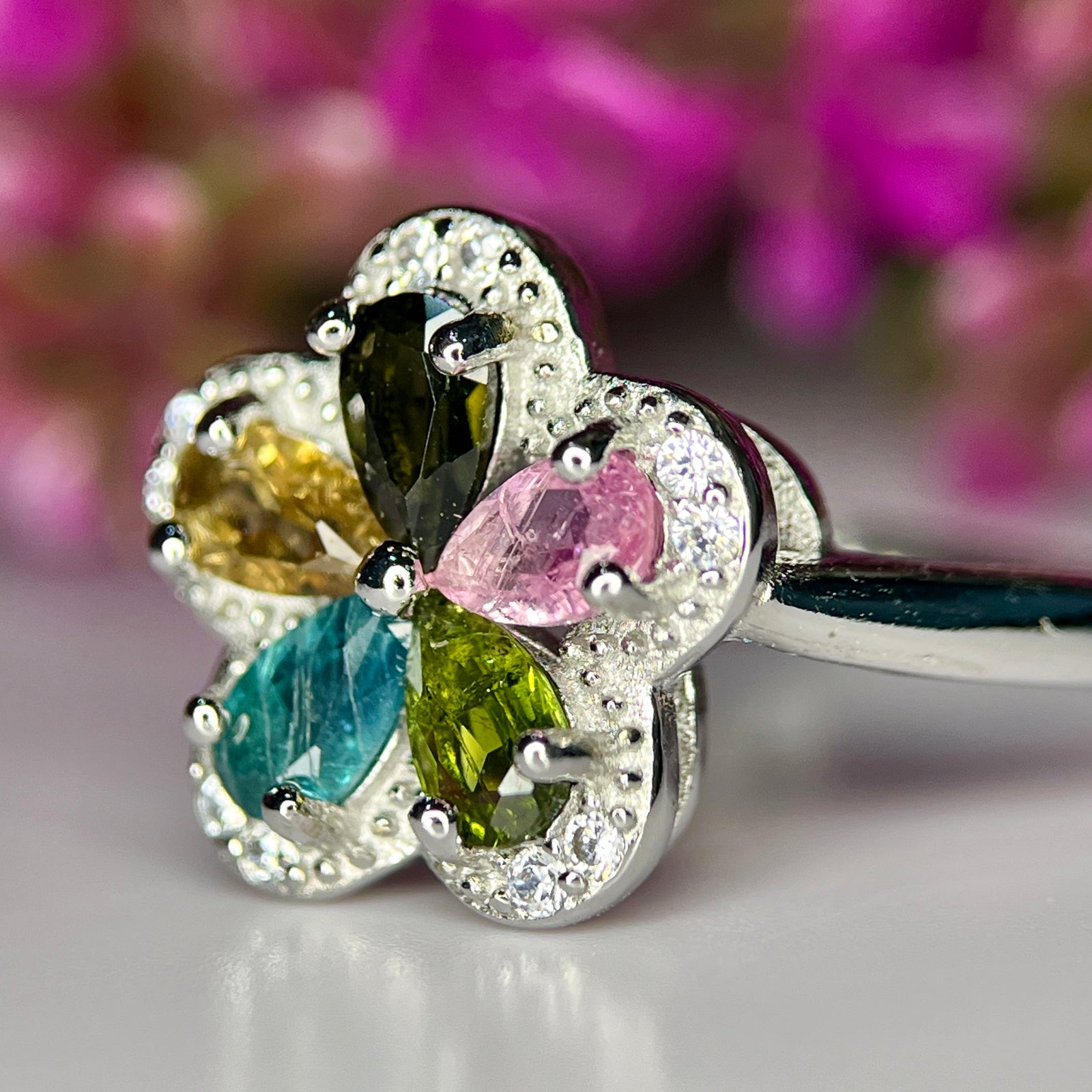 Bague Élégante Ajustable en Tourmaline Multicolore Naturelle et Argent Rhodié