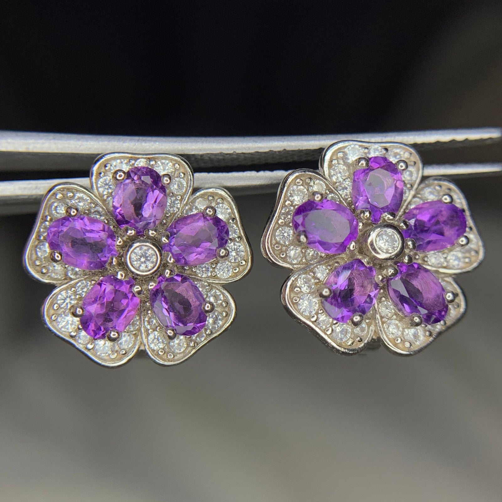 Boucles d'Oreilles Puces avec Améthyste Naturelle et Zirconium en Argent 925 Plaqué Rhodium