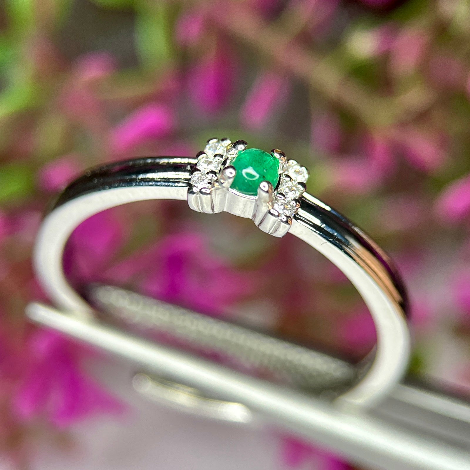 Bague ajustable en Émeraude Naturelle et Argent Rhodié