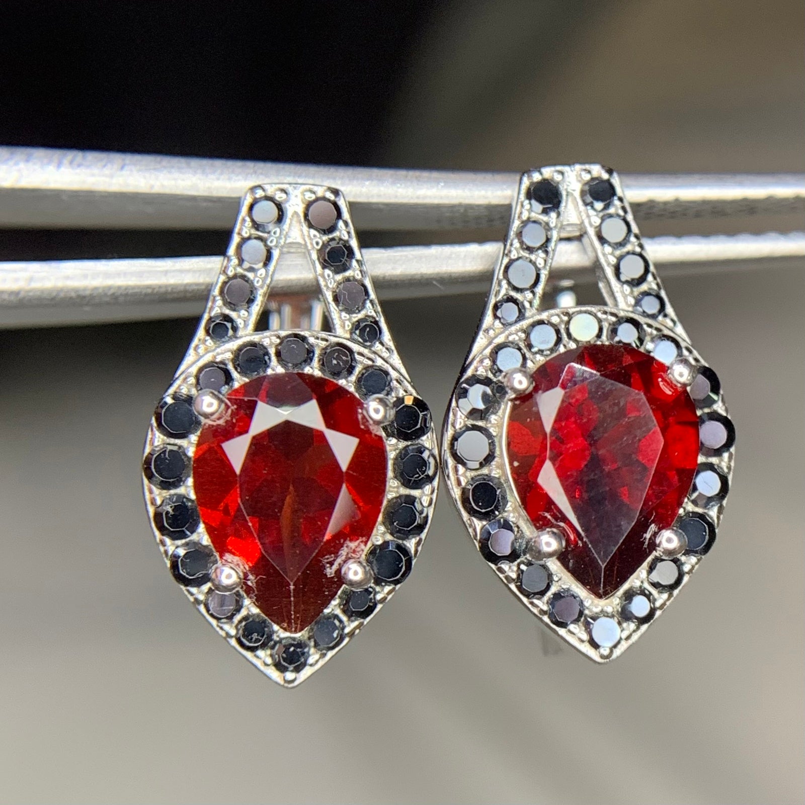 Boucles d'Oreilles - Grenat & Spinelle Naturel & Argent Plaqué Rhodium