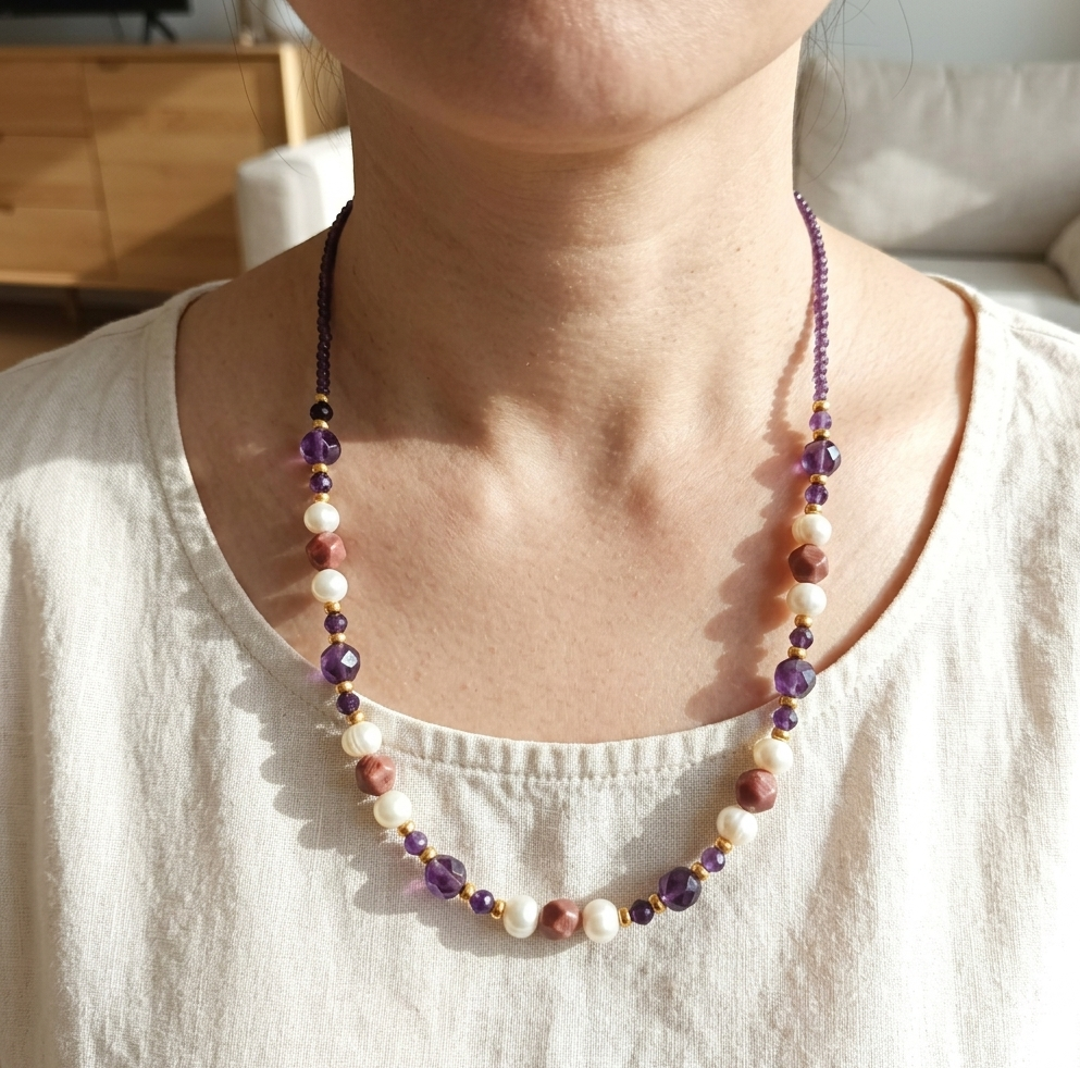 Collection Gemmes Éclatantes - Collier Améthyste, Rhodocrosite & Perles – Alliage Plaqué Or