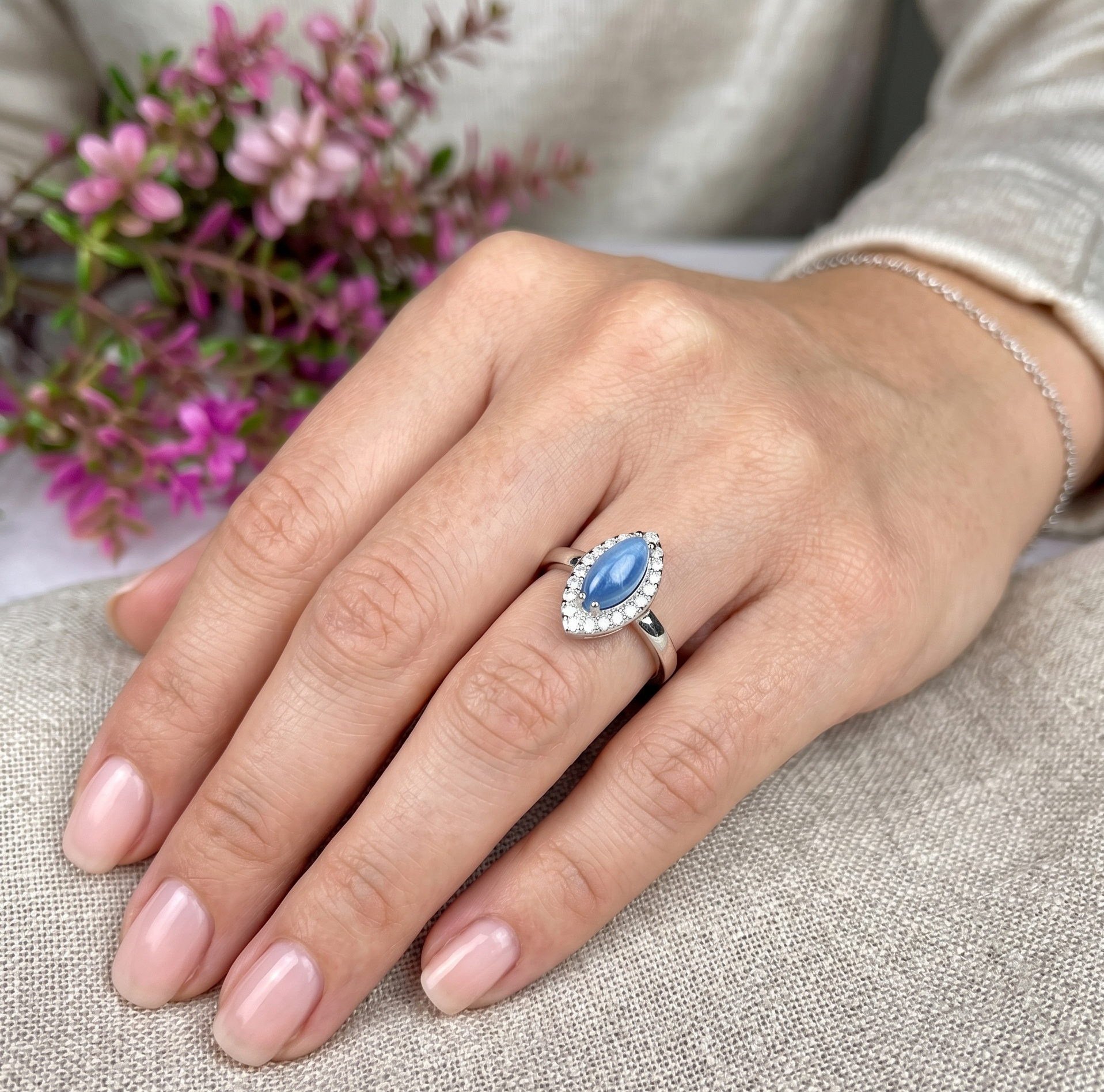 Bague ajustable en Aigue-marine Naturelle et Argent Rhodié