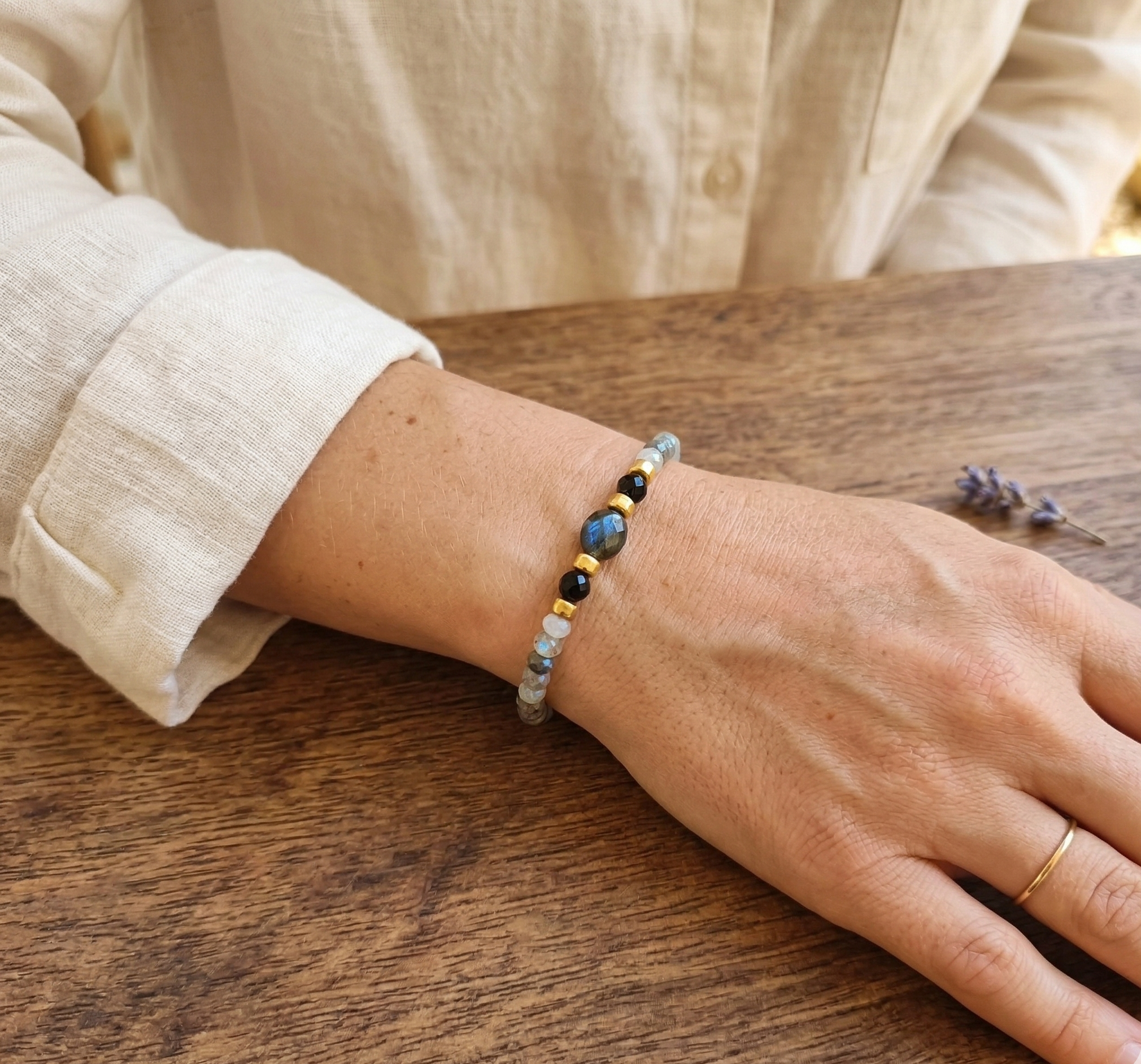 Bracelet Éclat Stellaire - Labradorite & Laiton Plaqué Or