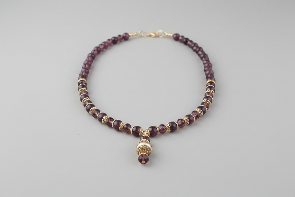 Collier Élégant en Agates Naturelles et Cristaux Scintillants - Finition Or 18K