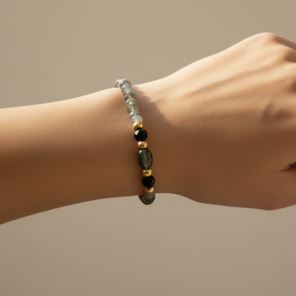 Bracelet "Éclat Nocturne" - Labradorite, Spinelle & Acier Inoxydable Plaqué Or