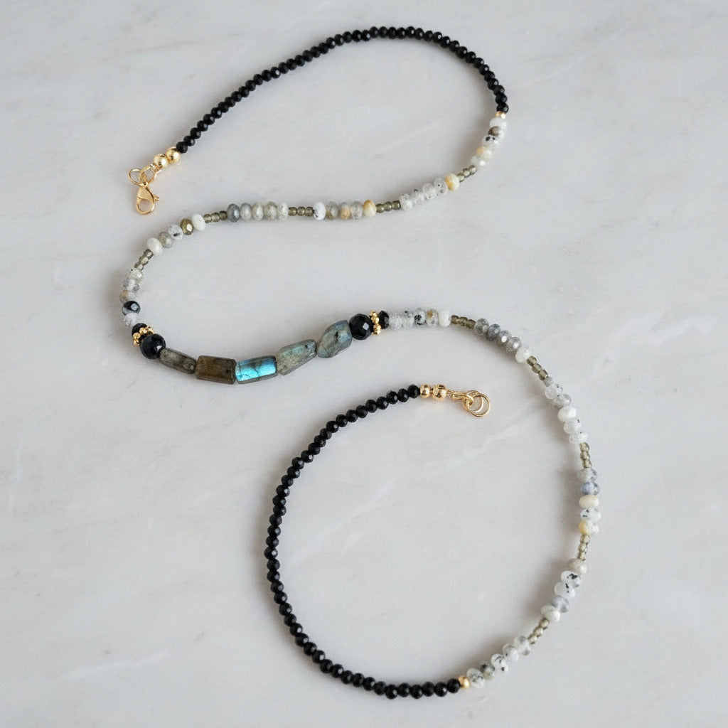 "Reflet Boréal" – Labradorite à Flashs, Spinelle & Acier Inoxydable Plaqué