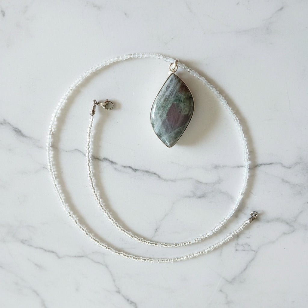 Collier avec Pandantiv Labradorite (60.00 Cts) - Labradorite & Perles Miyuki - Laiton Plaqué Or 18K