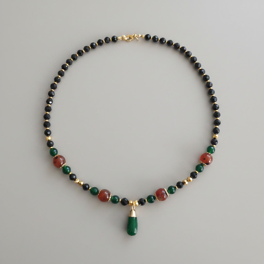 Parure Unique Velora - Set Collier & Boucles d'Oreilles en Spinelle, Fuchsite & Or 18K