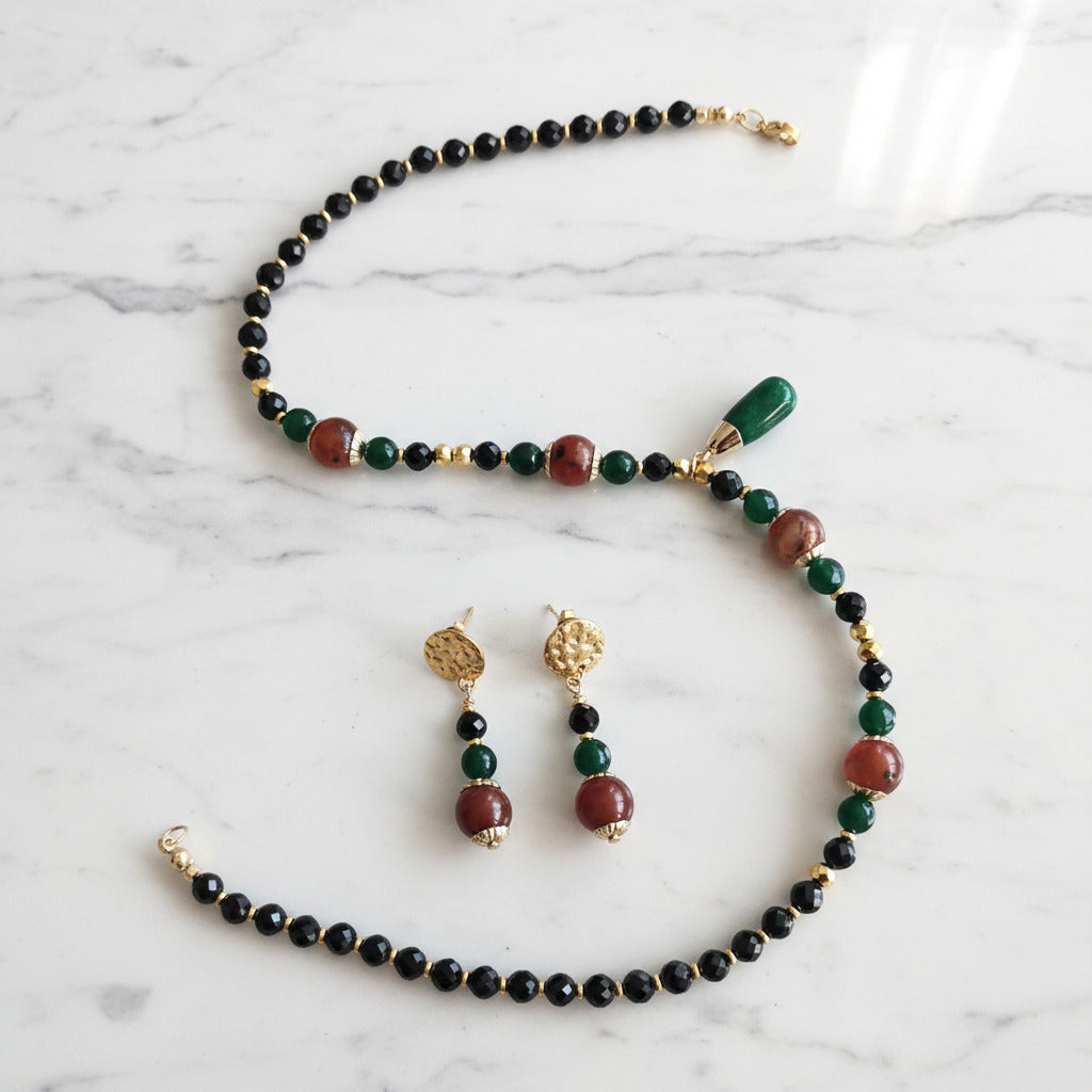 Parure Unique Velora - Set Collier & Boucles d'Oreilles en Spinelle, Fuchsite & Or 18K
