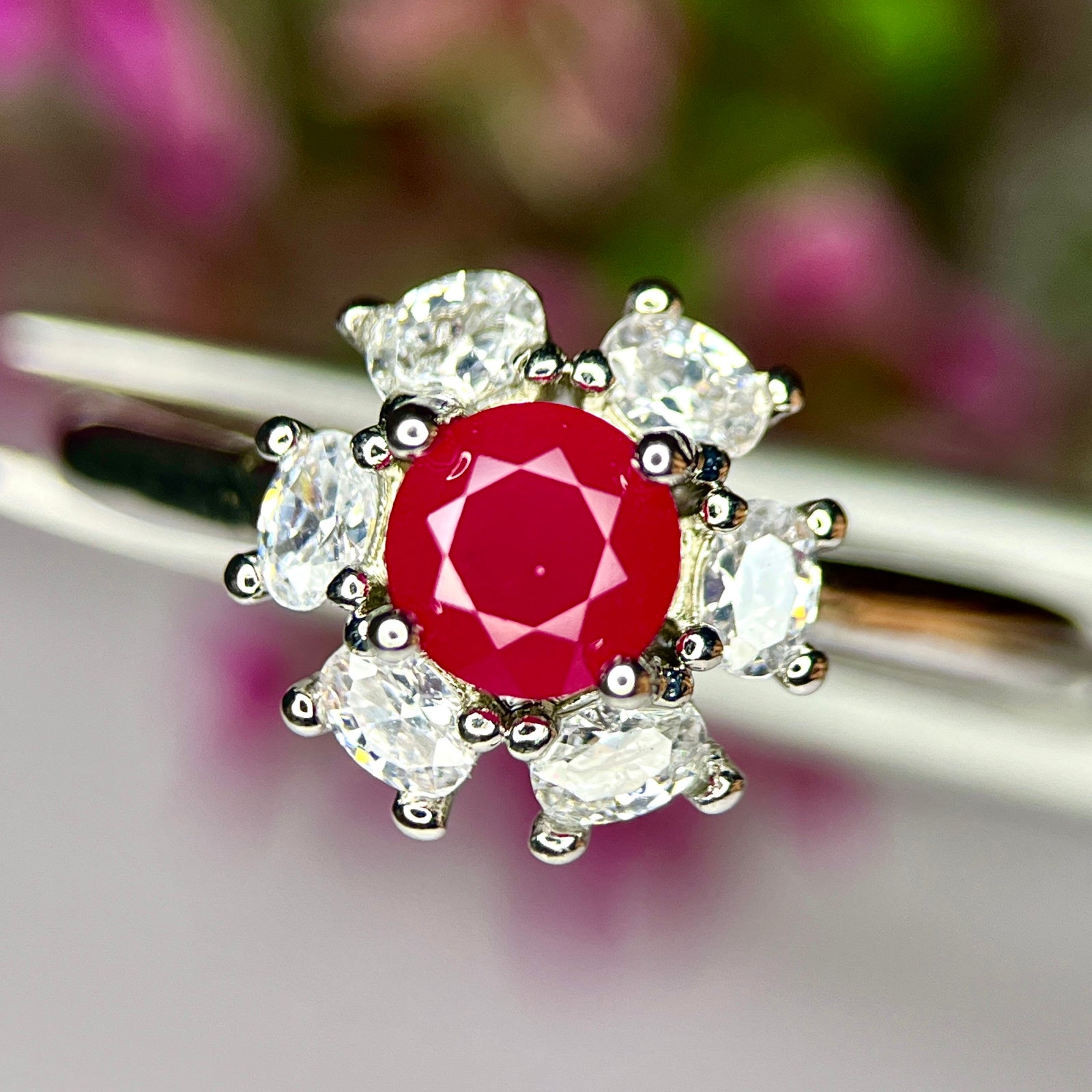 Bague ajustable Rubis & Halo de Zirconium - Argent Rhodié